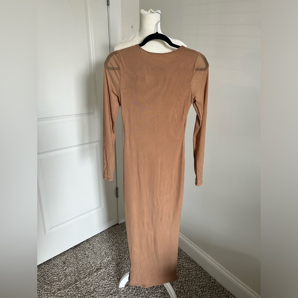 Elegant Nude sequined flower embroidered dress - Picture 7 of 9